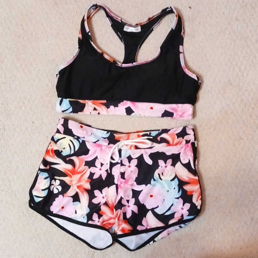 NWOT never worn 2 piece floral and black bikini size small